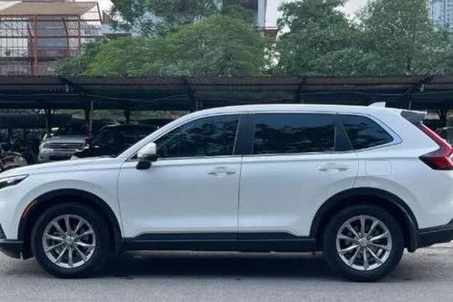 Ngỡ ngàng giá chào bán của Honda CR-V 2024 'siêu lướt' mới lăn bánh vỏn vẹn hơn 10.000 km