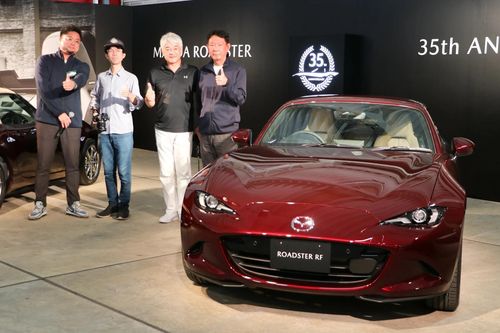 Cận cảnh chiếc Mazda MX-5 Miata phiên bản kỷ niệm 35 năm