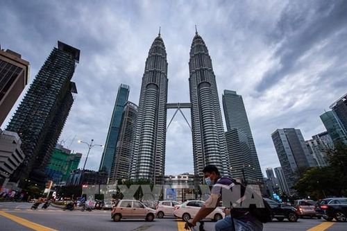 Malaysia cam kết giảm mạnh nợ công