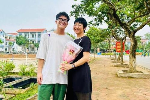 Con trai MC Thảo Vân thương mẹ vì chịu nhiều thiệt thòi