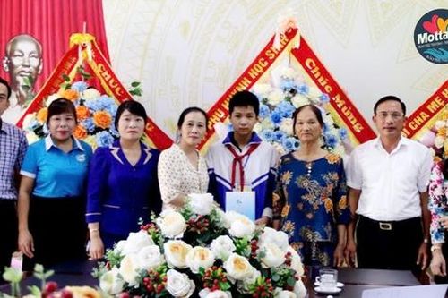 Trao 10 suất học bổng Mottainai cho trẻ em mồ côi do tai nạn giao thông ở Thanh Hóa