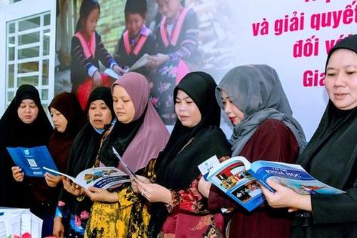 Giúp phụ nữ dân tộc thiểu số An Giang nuôi ước mơ khẳng định bản thân