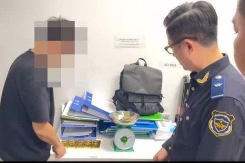 Hà Nội: Phát hiện 7kg kim loại nghi là vàng vận chuyển trái phép tại sân bay Nội Bài