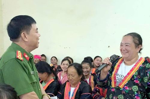 Đấu tranh, ngăn chặn, đẩy lùi tội phạm mua bán người