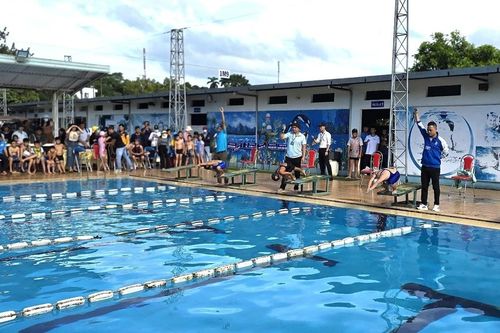 Pleiku: 339 vận động viên tranh tài ở giải bơi dành cho học sinh tiểu học và THCS