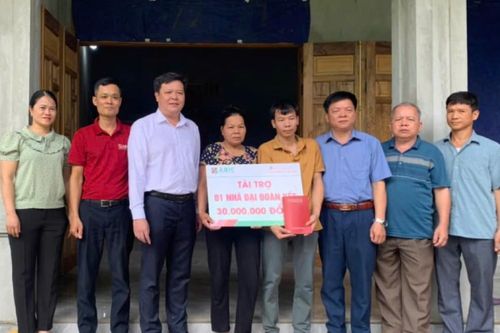 Trao kinh phí hỗ trợ xây dựng nhà đại đoàn kết cho hộ nghèo tại xã An Sơn, huyện Văn Quan