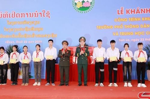 Giao lưu hữu nghị quốc phòng biên giới Việt Nam - Lào lần thứ hai: Khánh thành công trình Khu phòng học Trường PTDT bán trú TH và THCS Lóng Sập