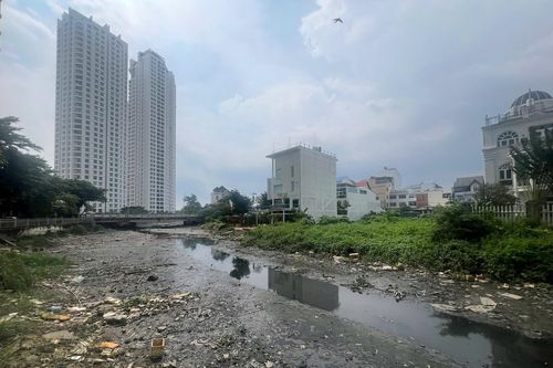 Phú Mỹ Hưng: 'Sông rác' giữa lòng khu đô thị 'tỷ đô'