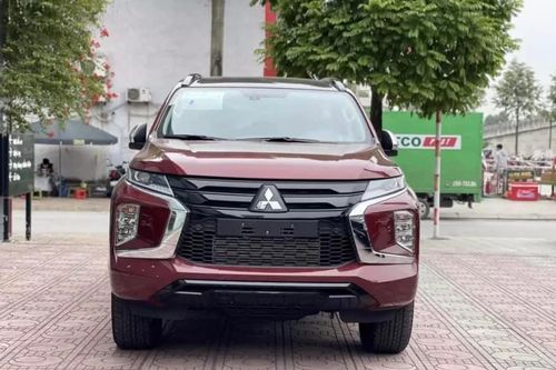 Mitsubishi Pajero Sport giảm giá mạnh tại đại lý, bản base còn 920 triệu đồng