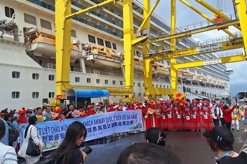 Gần 3.500 du khách quốc tế 'đổ bộ' Đà Nẵng bằng siêu tàu du lịch