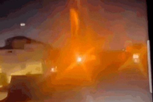 Khoảnh khắc ám ảnh: Máy bay nổ tung rực sáng cả bầu trời, không ai sống sót