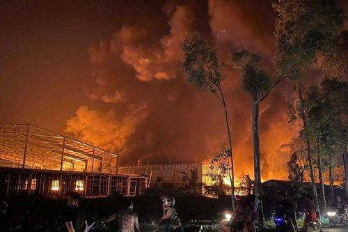 Cháy kinh hoàng tại công ty, gần 10.000 m2 nhà xưởng bị thiêu rụi, thiệt hại lớn