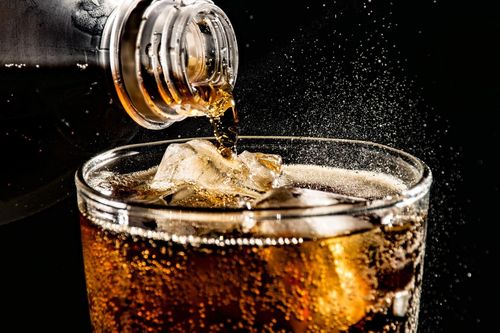 Cho ít muối vào nước ngọt có tác dụng gì?