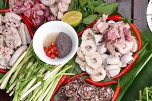 Những quán lòng lợn ngon không thể bỏ lỡ quận Đống Đa