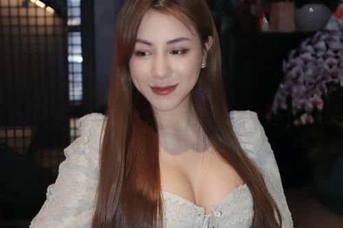 Công nghệ hiện đại trong phương pháp nâng ngực cấy 'vàng'