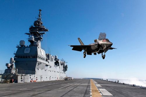 Tiêm kích tàng hình F-35B lần đầu cất- hạ cánh trên tàu chiến Nhật Bản