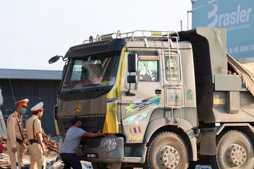 Hà Nội: Xử lý xe chở quá tải khu vực ngoại thành