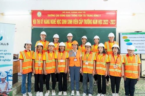 'Cú hích' cho đào tạo nhân lực ngành logistics