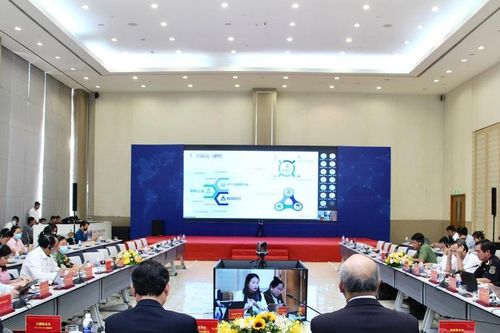 'Trải thảm đỏ' thu hút đầu tư