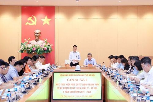 Kinh tế Hà Nội chuyển dịch tích cực, tỷ trọng dịch vụ gia tăng