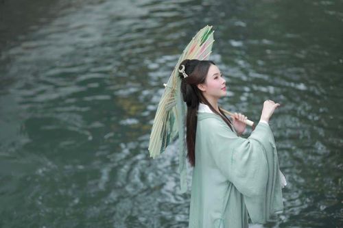 'Nữ giảng viên đẹp nhất Sài thành' diện cổ trang xinh tựa thần tiên
