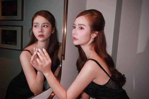 Hot girl đời đầu Huyền Lizzie tuổi U40 sở hữu làn da 'không tuổi'