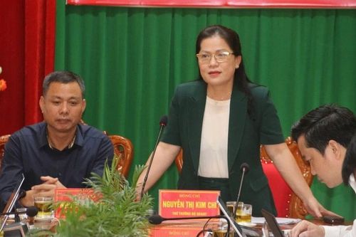Thứ trưởng Nguyễn Thị Kim Chi kiểm tra thực hiện nhiệm vụ năm học mới tại Sơn La