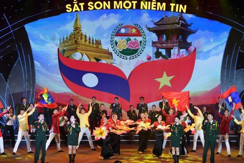 Tiếp tục củng cố và tăng cường quan hệ đoàn kết, hữu nghị đặc biệt giữa hai Đảng, hai Nhà nước, nhân dân và Quân đội hai nước Việt Nam-Lào