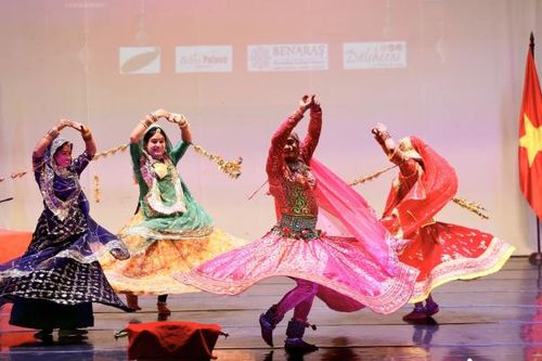 Ấn tượng với điệu múa dân gian Rajasthan của Ấn Độ