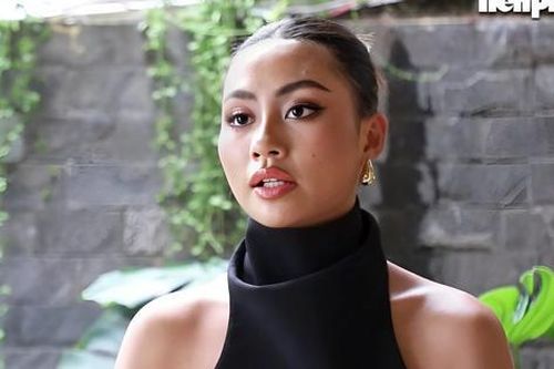 Hoa hậu Xuân Hạnh: 'Mẹ khóc khi tôi cự cãi với bố dượng suốt nhiều năm'