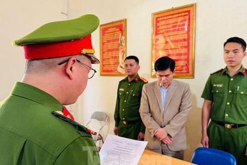 Sau vụ 11 học sinh ăn 2 gói mì tôm chan cơm ở Lào Cai: Khởi tố, tạm giam nguyên hiệu trưởng