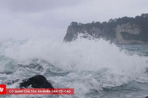 Bão TRAMI tiếp tục mạnh thêm và hướng vào Biển Đông