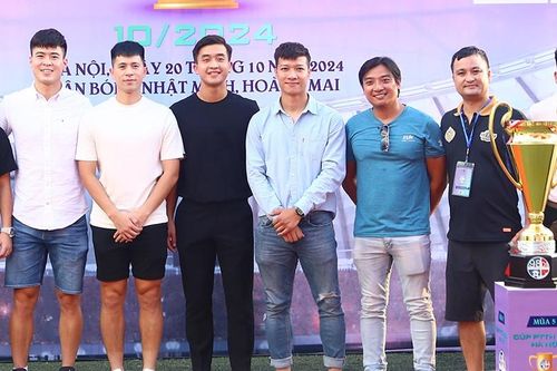 Đấu giá áo của trung vệ Duy Mạnh làm từ thiện