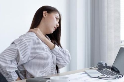 Đứng hay ngồi tốt hơn cho sức khỏe?