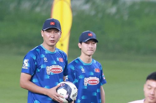 Tuyển Việt Nam: Đến lúc cần HLV Kim Sang Sik chọn người chính xác; Trận đấu điên rồ của Real Madrid