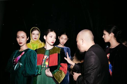 Nhà thiết kế Đức Hùng sẽ ra mắt BST chần bông ấn tượng với tinh thần mới mẻ