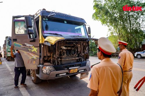 Tước phù hiệu, phạt hàng chục triệu đồng với xe quá tải ở cửa ngõ Thủ đô Hà Nội