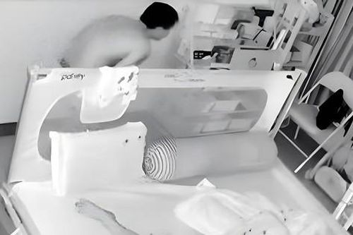 Check camera hết hồn thấy trộm mặc đồ lót, đột nhập cửa tum khoắng tài sản