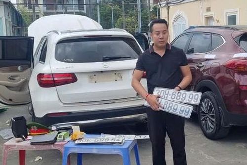 Bắt tài xế lái Mercedes giả danh công an xin bỏ qua vi phạm giao thông