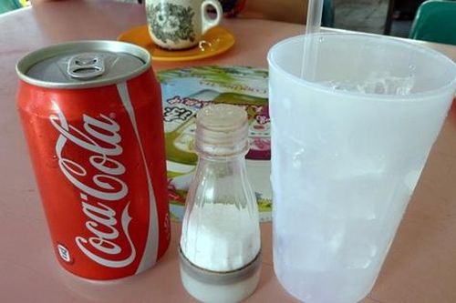 Cho ít muối vào nước ngọt, công dụng 'vàng 10', không biết rất phí
