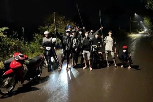 10 người bị tạm giữ vụ 2 cô gái hẹn nhau 'huyết chiến'
