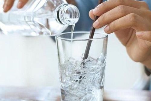 Uống 4 lít nước một ngày, người phụ nữ nhập viện nguy kịch