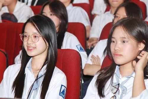 Hà Nội ra mắt 13 đội tuyển học sinh giỏi tham dự kỳ thi quốc gia năm học 2024-2025