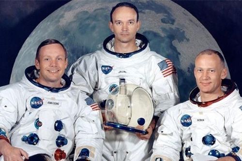 Bí mật bên trong chiếc túi Neil Armstrong để lại Mặt trăng, biết sự thật ai cũng 'sợ xanh mặt'