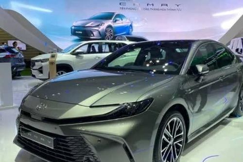 Toyota Camry 2025 ra mắt tại Việt Nam kèm giá bán gây bất ngờ, thừa sức hạ gục Mazda 6