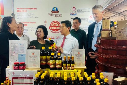 Lần đầu tiên có lễ hội vinh danh nước mắm truyền thống