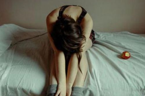 Cô gái 19 tuổi nhập viện tâm thần khi có nhiều biểu hiện lạ, không ngủ vẫn khỏe