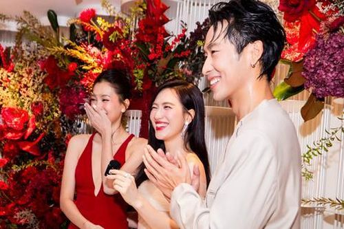 Phương Anh Đào 'dính như sam' với Tuấn Trần, nhan sắc một chín một mười với loạt nàng Hậu