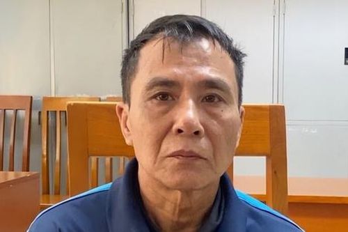 Tên trộm khỏa thân đột nhập nhà dân đã ra đầu thú