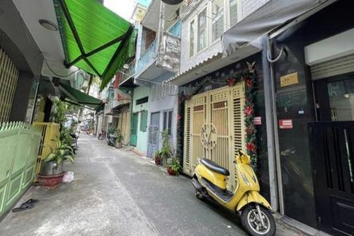 Hé lộ nguyên nhân tử vong của bé gái 5 tuổi bị mẹ bạo hành ở quận 4